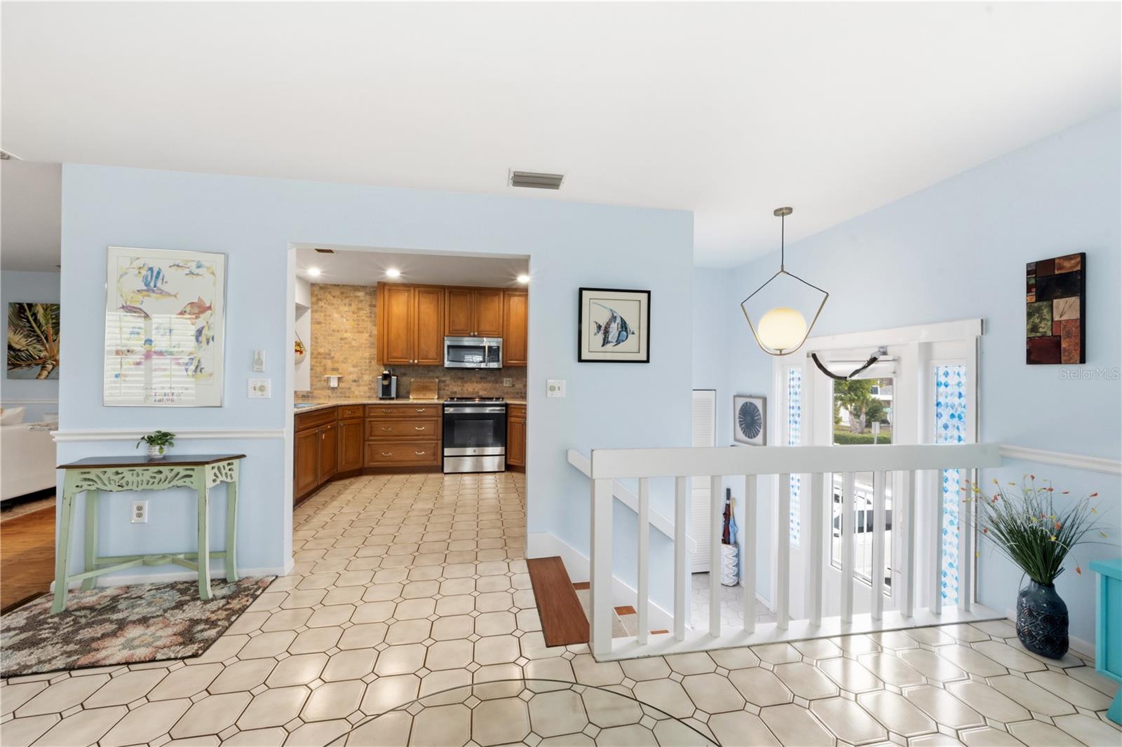 Image 6 of 36 For 417 Poinsettia Road