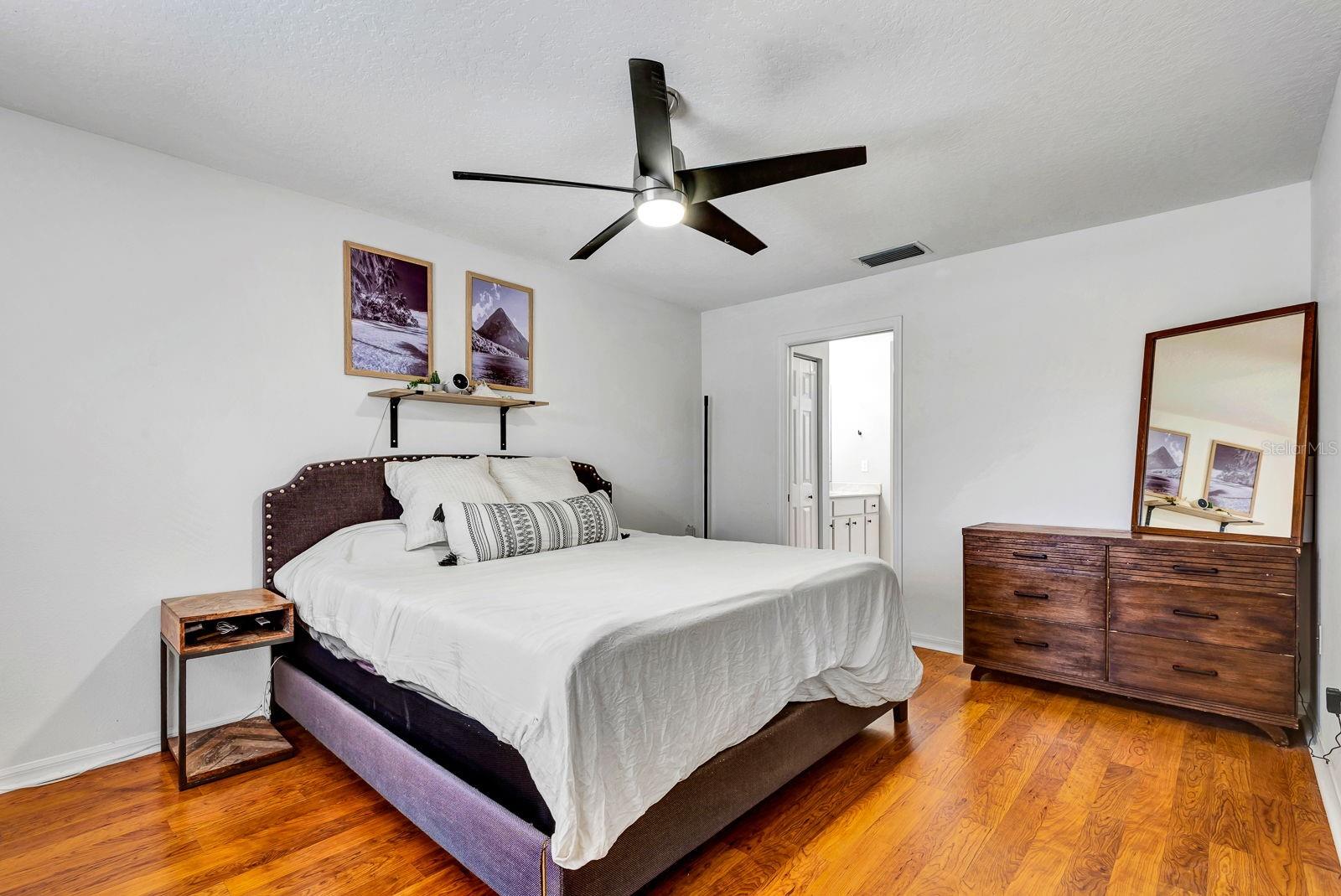 Image 12 of 41 For 810 Mcarthur Avenue