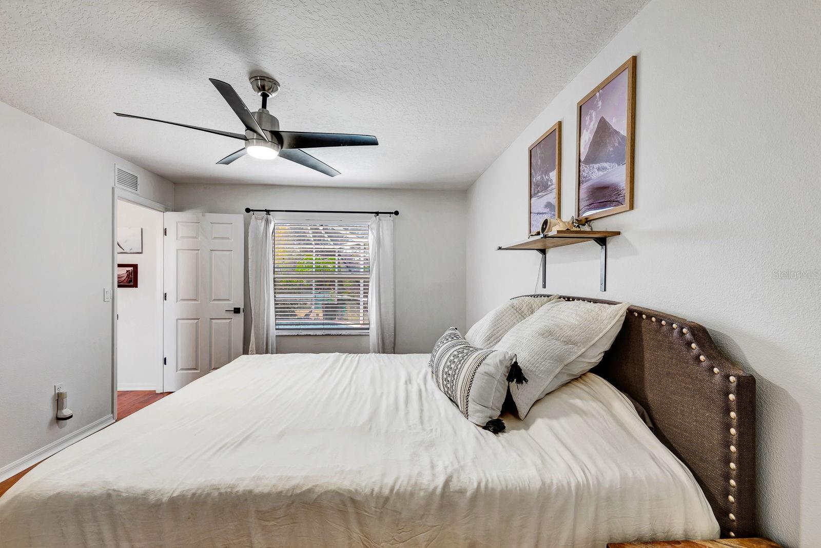 Image 13 of 41 For 810 Mcarthur Avenue