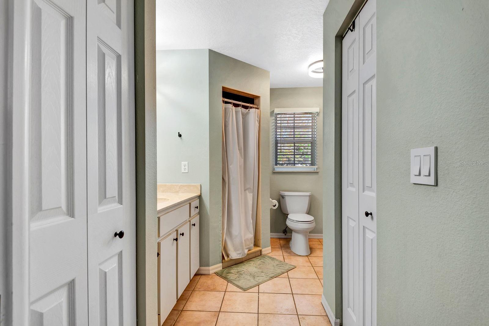 Image 14 of 41 For 810 Mcarthur Avenue