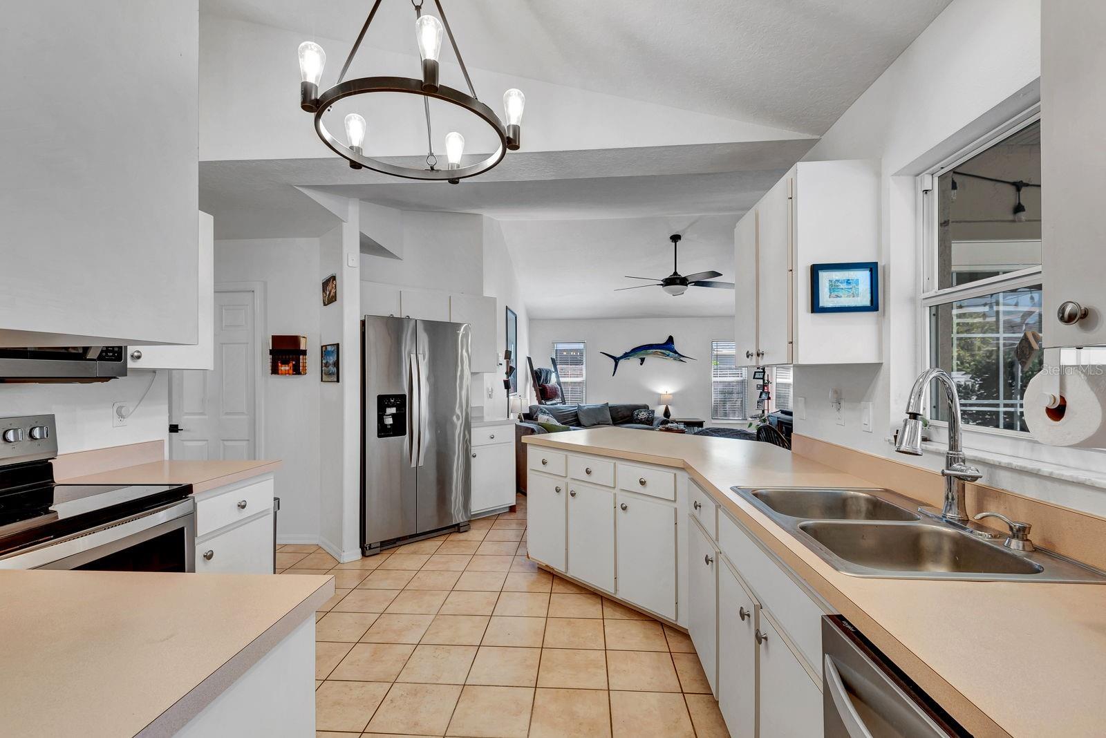 Image 20 of 41 For 810 Mcarthur Avenue