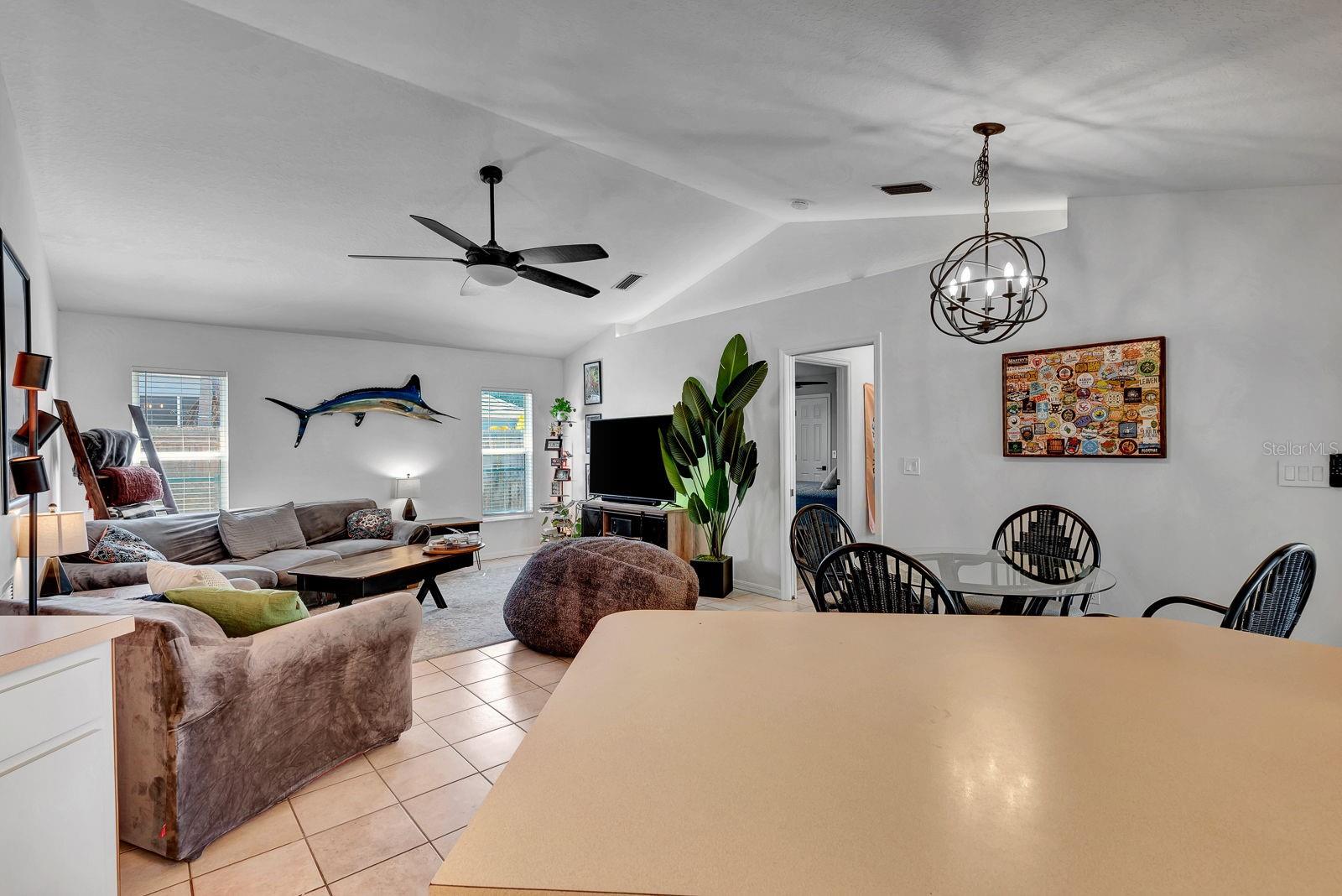 Image 23 of 41 For 810 Mcarthur Avenue