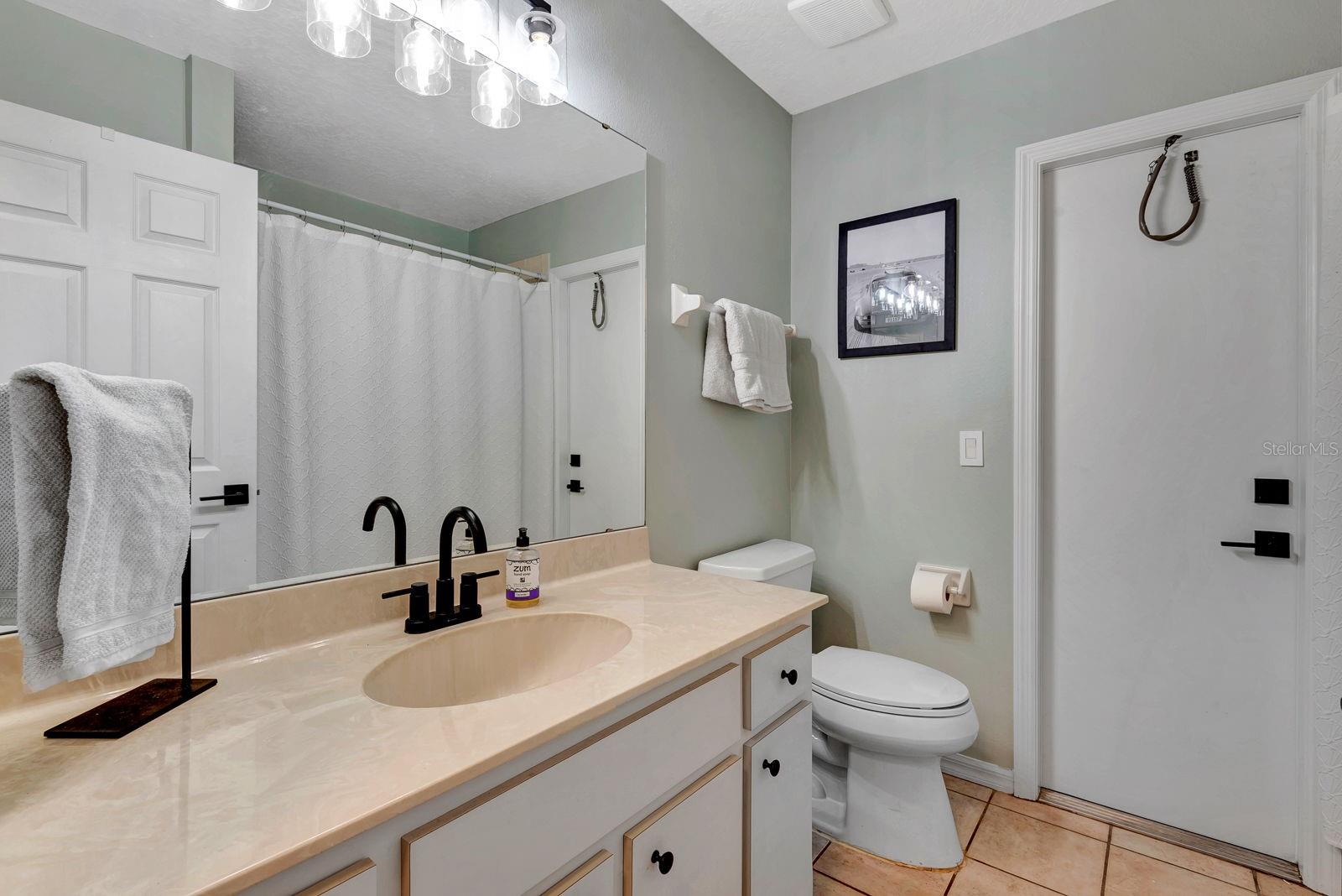 Image 35 of 41 For 810 Mcarthur Avenue