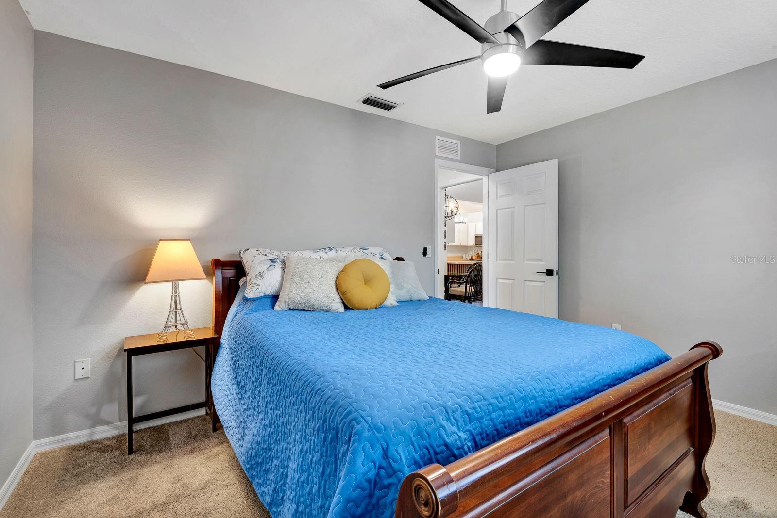 Image 36 of 41 For 810 Mcarthur Avenue