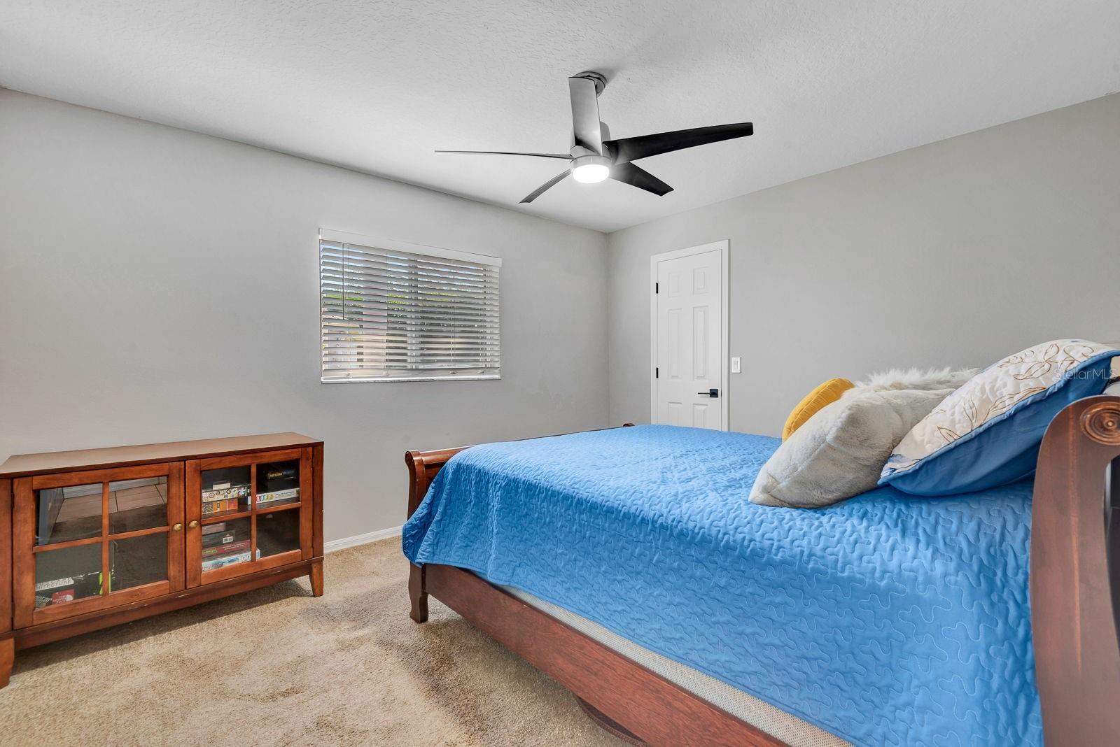 Image 37 of 41 For 810 Mcarthur Avenue