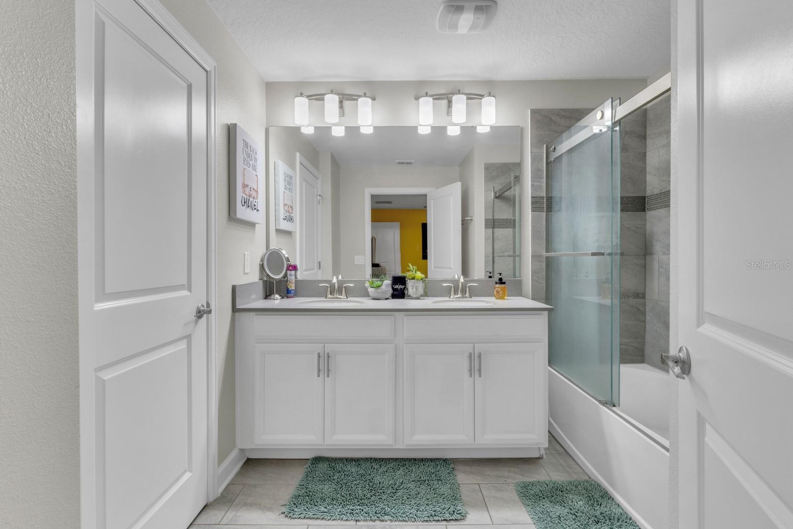 Image 20 of 29 For 4815 Love Storey Lane