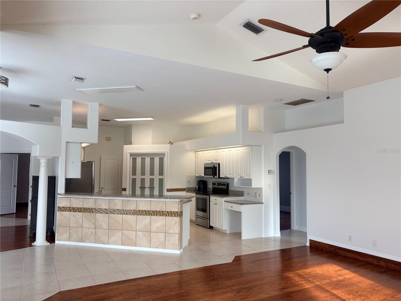 Listing photo id 9 for 7207 39th Lane E