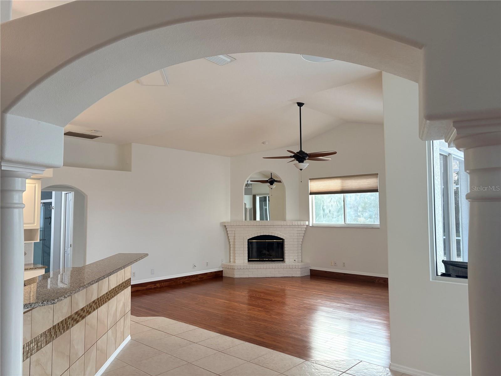 Listing photo id 10 for 7207 39th Lane E