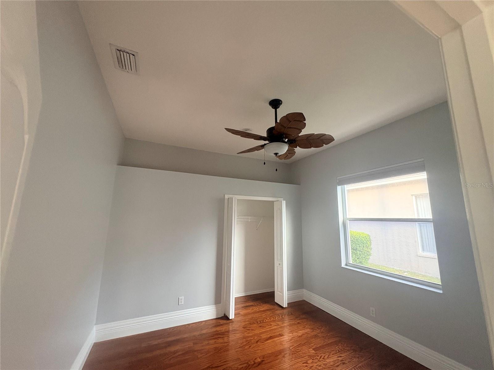 Listing photo id 18 for 7207 39th Lane E