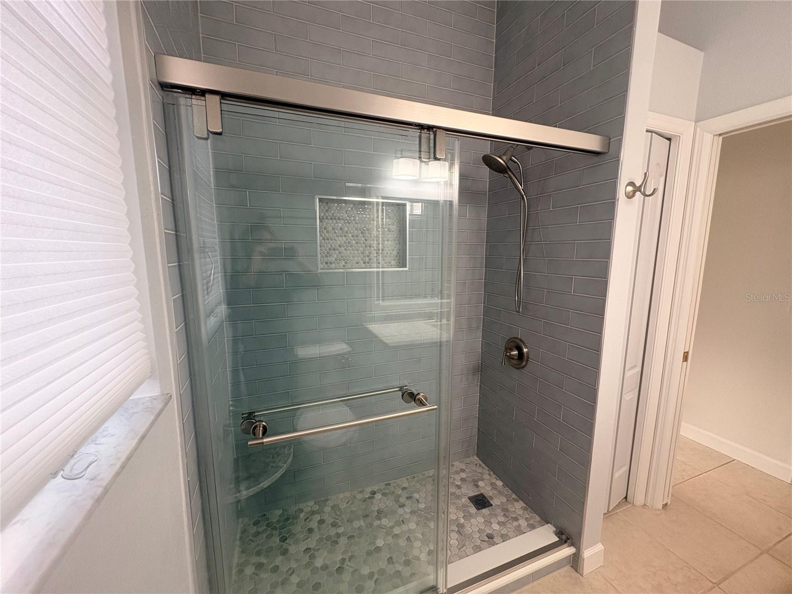 Listing photo id 22 for 7207 39th Lane E