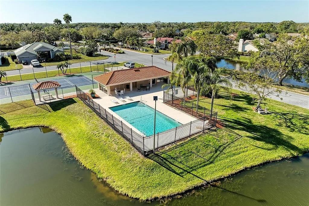 Listing photo id 28 for 7207 39th Lane E