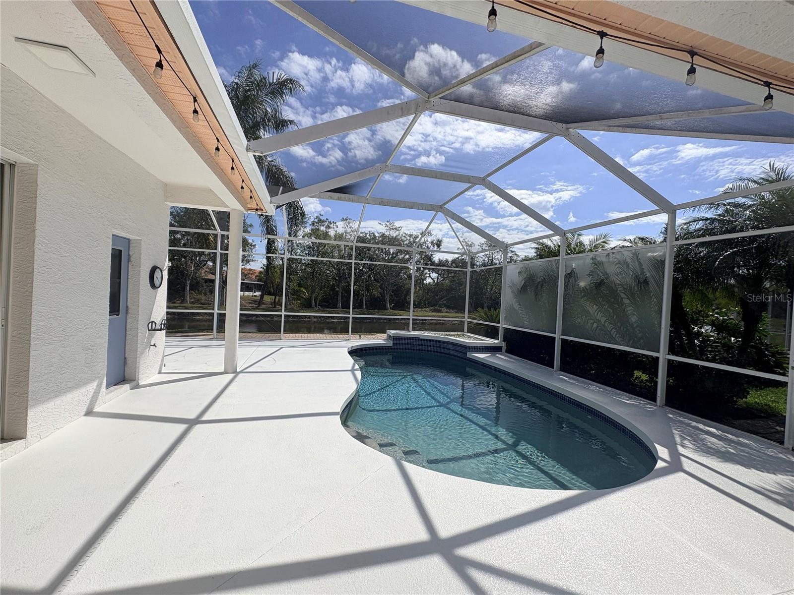 Listing photo id 2 for 7207 39th Lane E