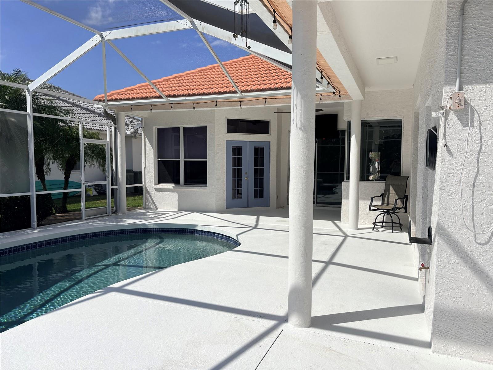 Listing photo id 3 for 7207 39th Lane E