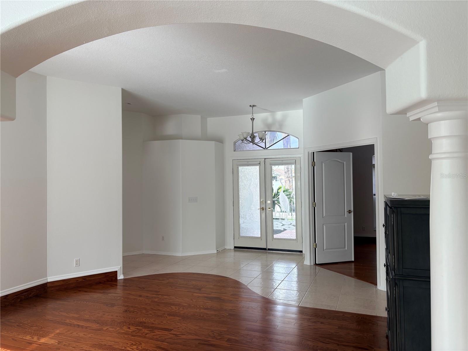 Listing photo id 5 for 7207 39th Lane E