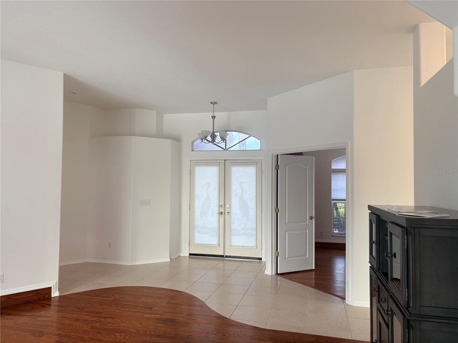 Listing photo id 6 for 7207 39th Lane E