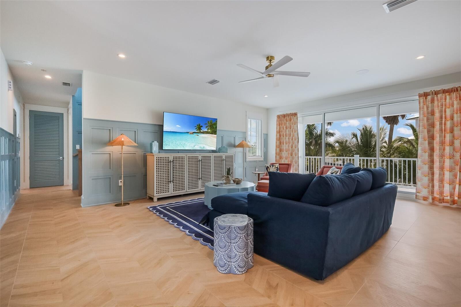 Image 14 of 61 For 227 Harbor Drive