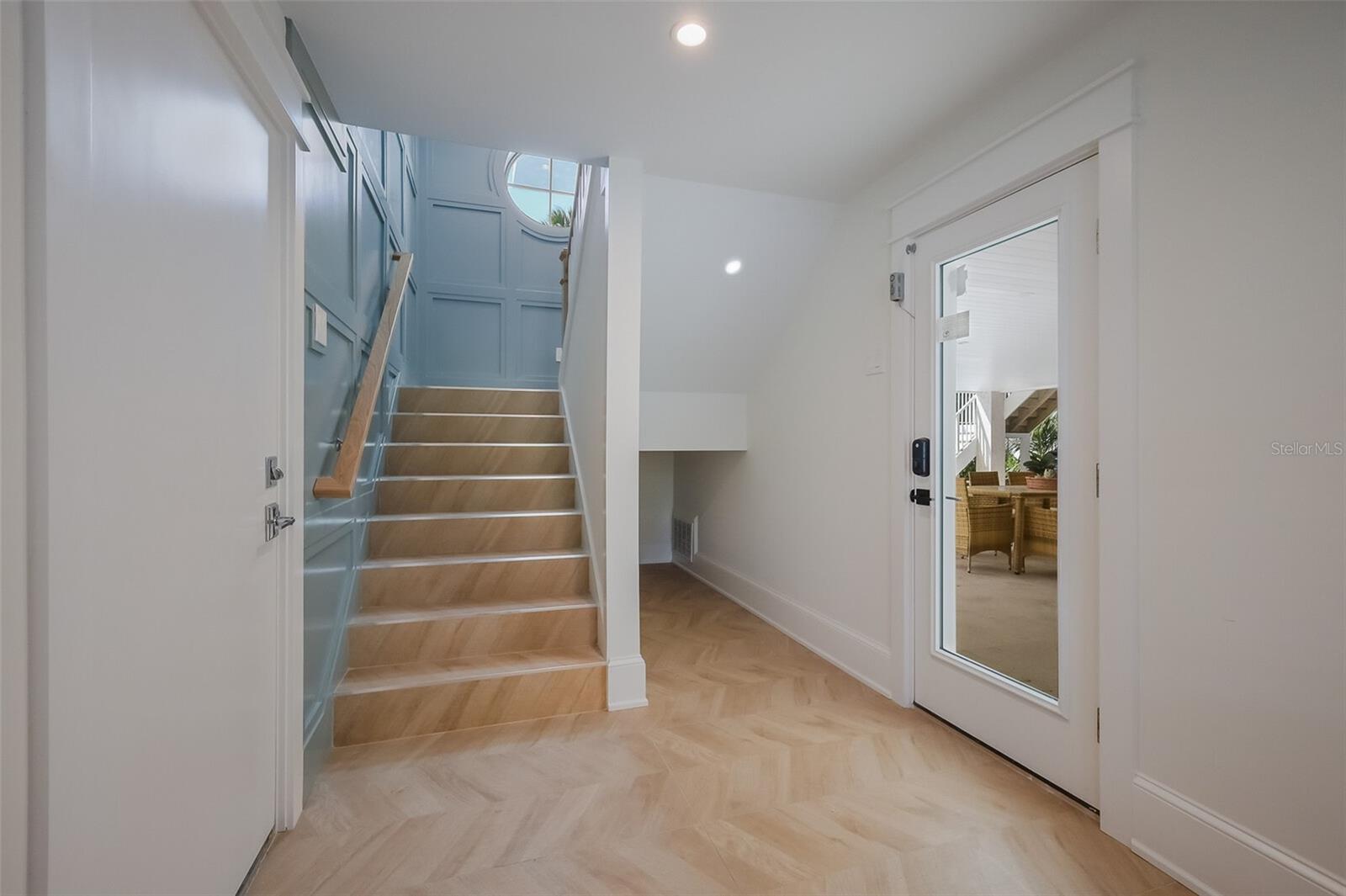 Image 20 of 61 For 227 Harbor Drive