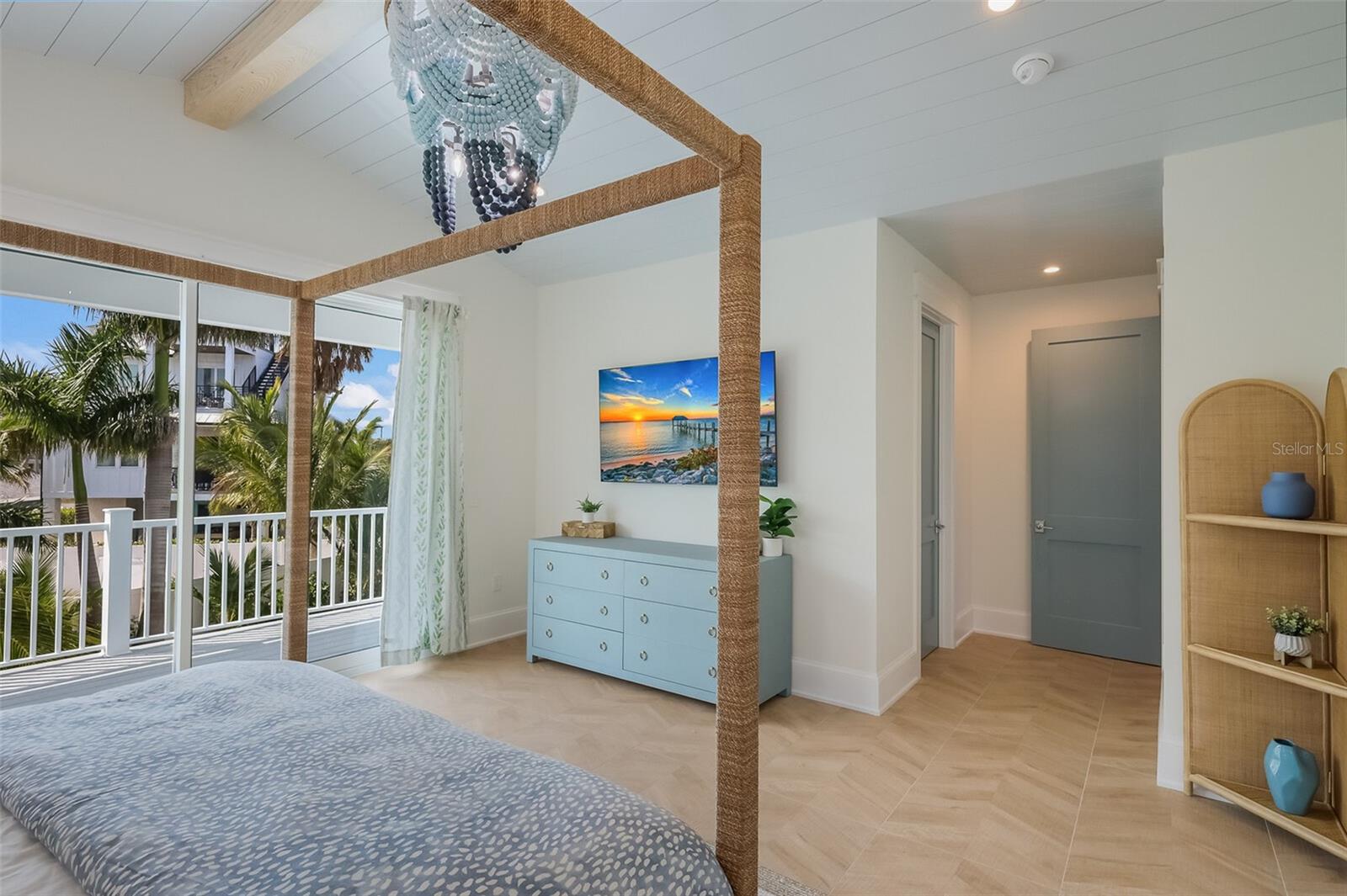 Image 25 of 61 For 227 Harbor Drive