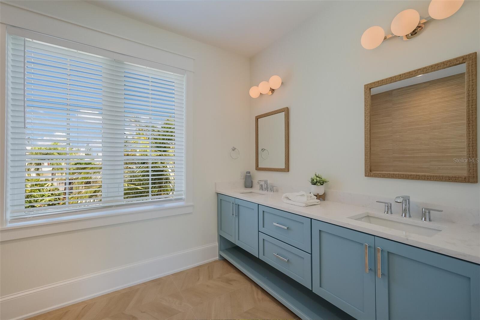 Image 28 of 61 For 227 Harbor Drive