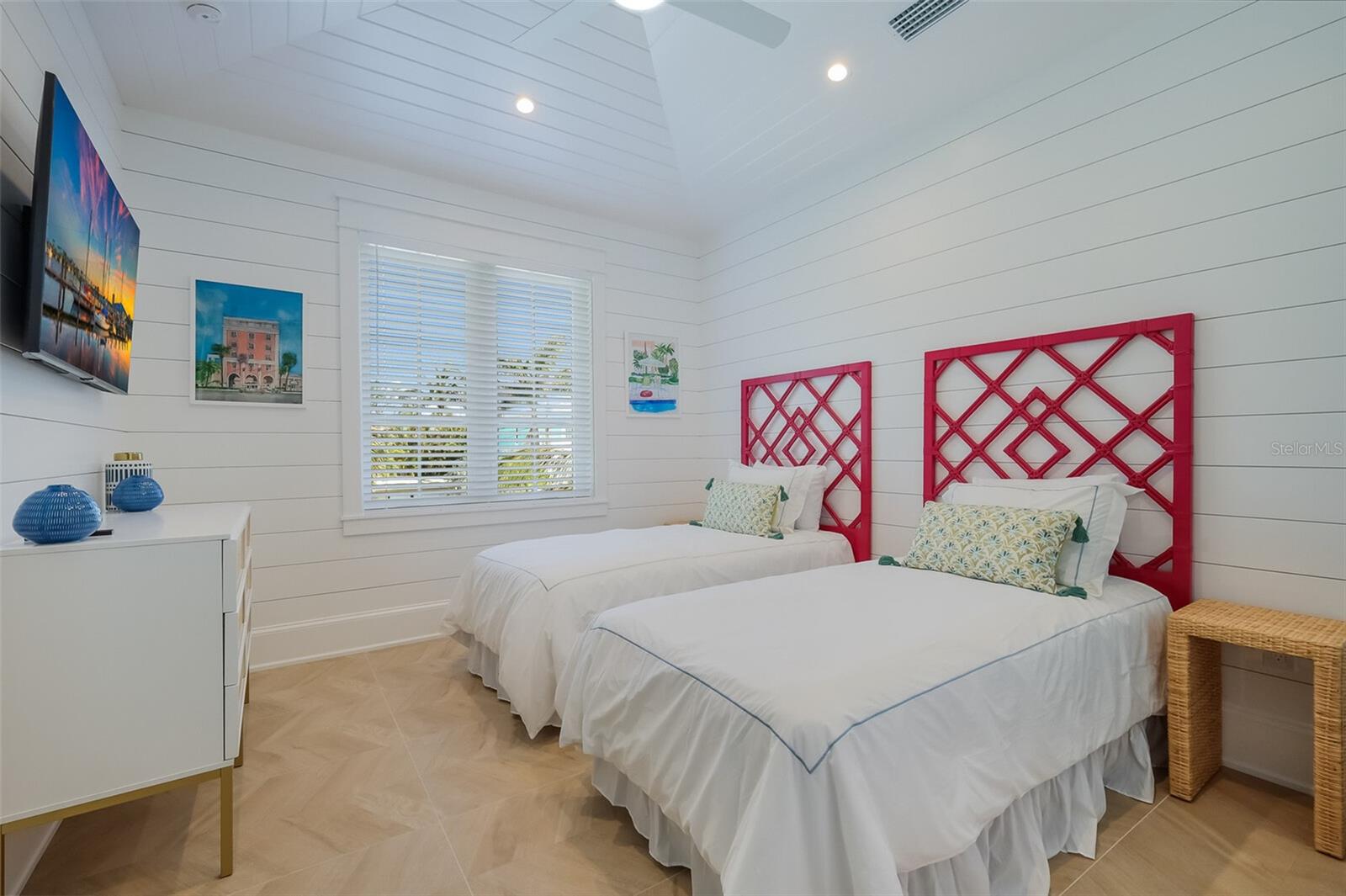 Image 33 of 61 For 227 Harbor Drive