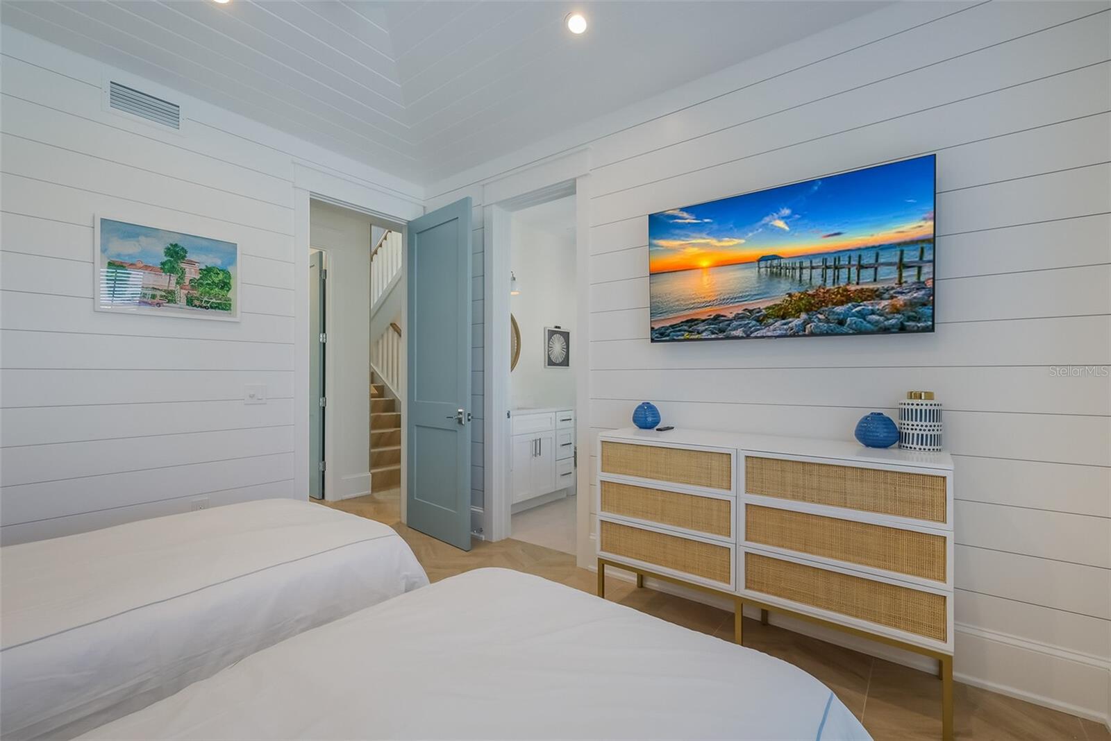 Image 35 of 61 For 227 Harbor Drive