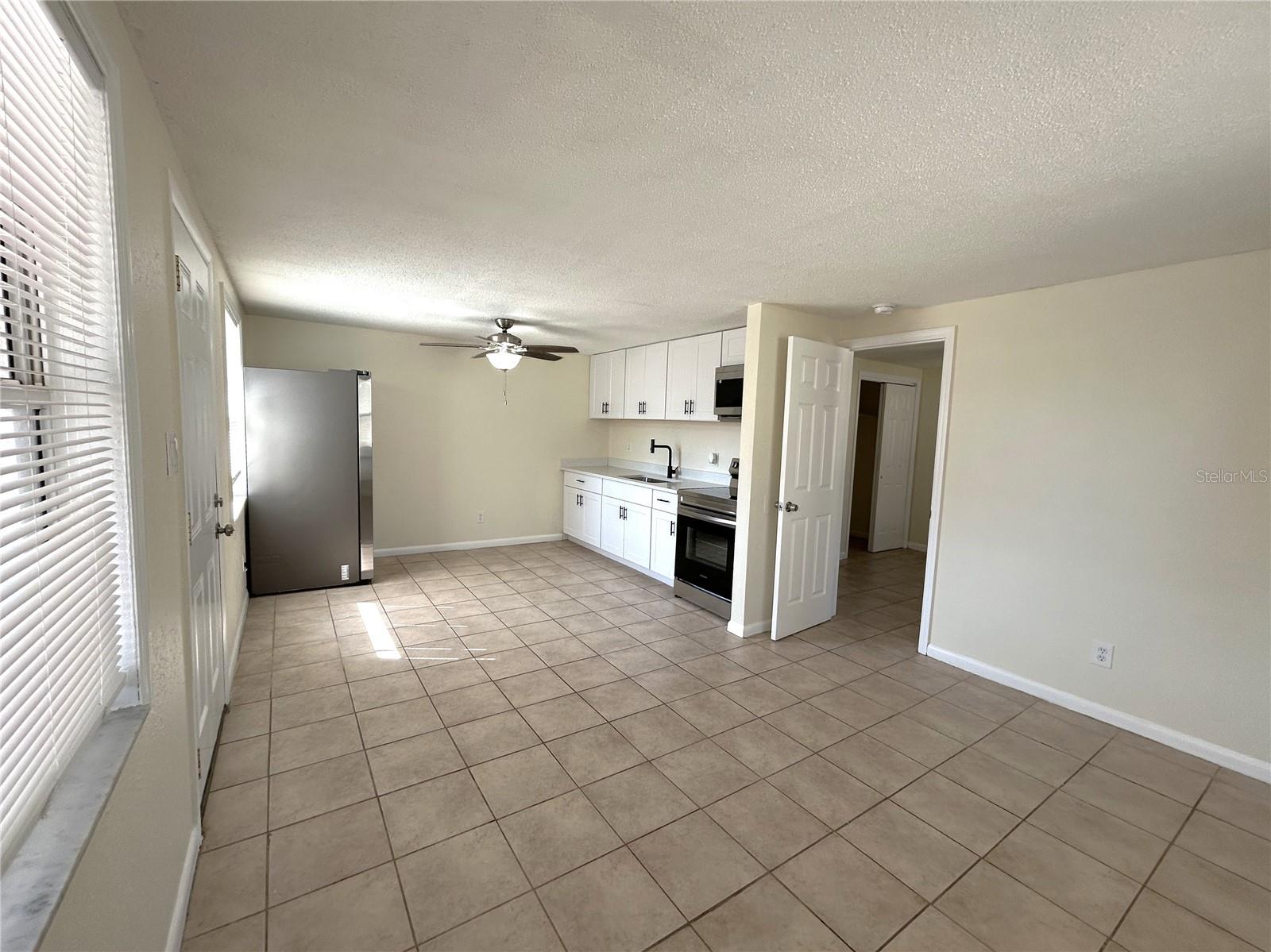 Image 4 of 11 For 275 Pineapple Street B