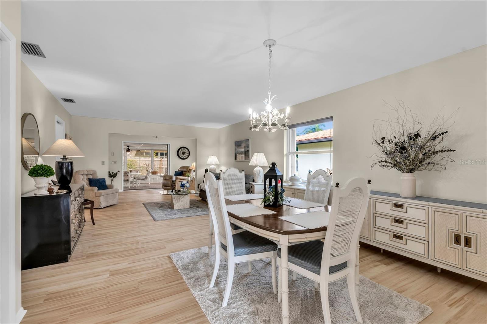 Image 15 of 51 For 3215 Mercer Road