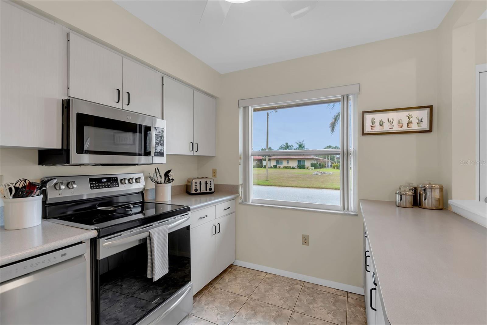 Image 6 of 51 For 3215 Mercer Road