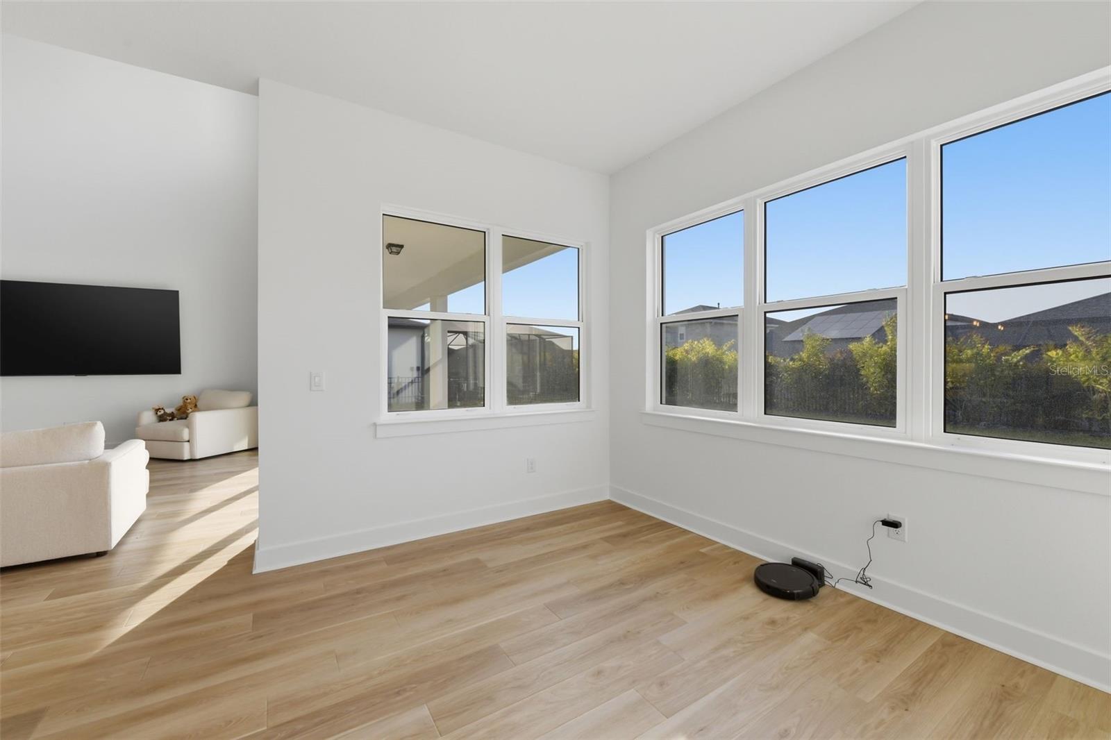 Listing photo id 8 for 6112 Jensen View Avenue