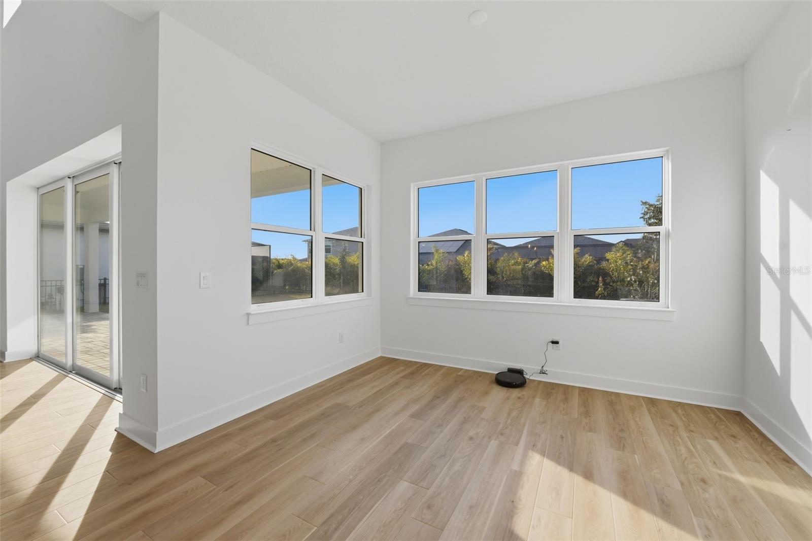 Listing photo id 9 for 6112 Jensen View Avenue