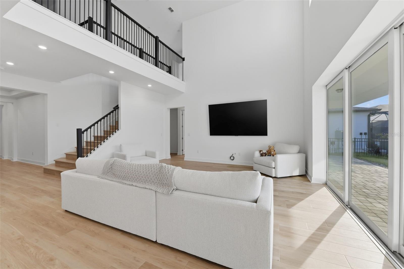 Listing photo id 10 for 6112 Jensen View Avenue