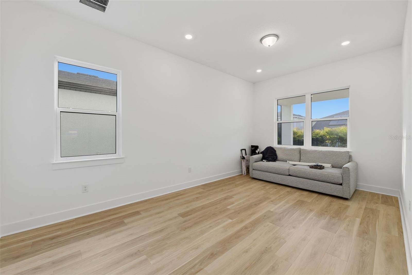 Listing photo id 14 for 6112 Jensen View Avenue