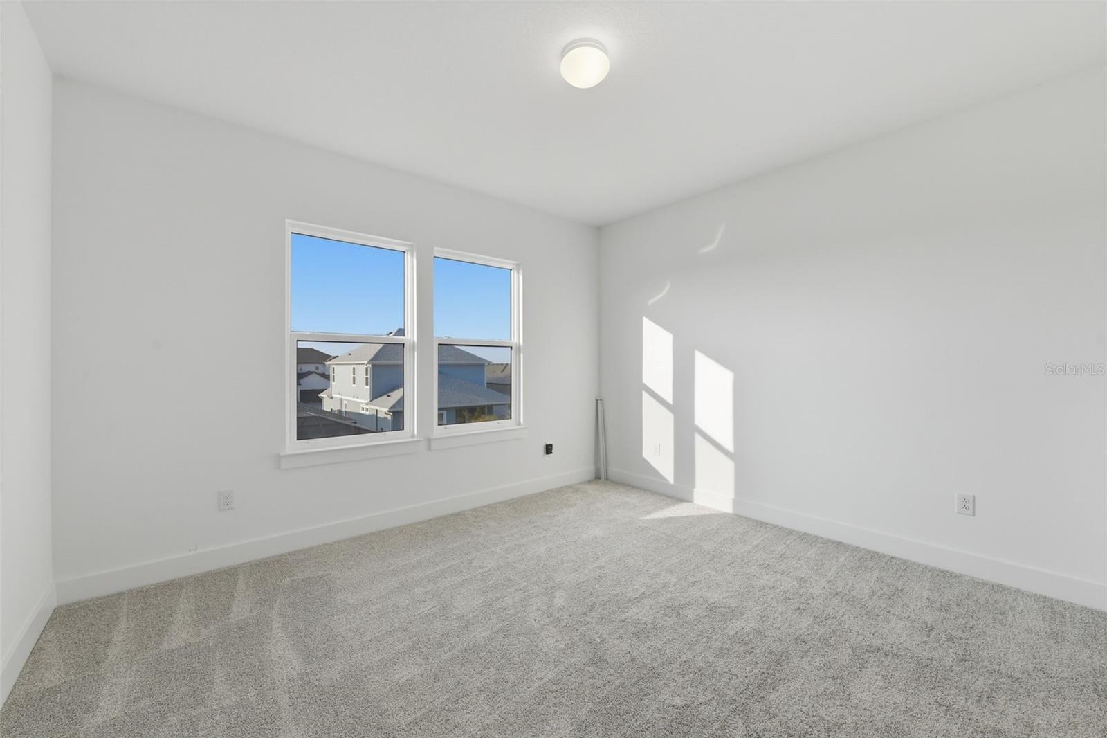 Listing photo id 17 for 6112 Jensen View Avenue