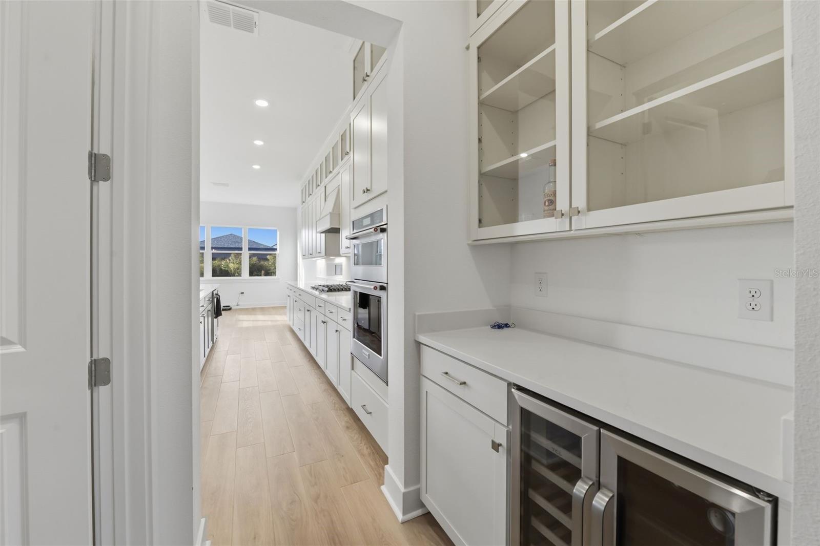 Listing photo id 18 for 6112 Jensen View Avenue