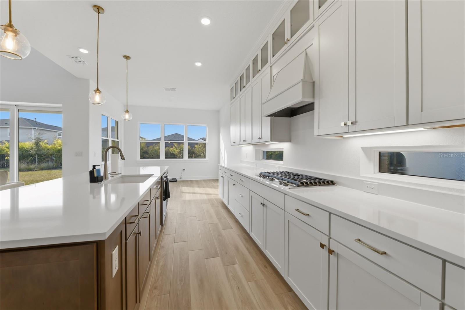 Listing photo id 20 for 6112 Jensen View Avenue