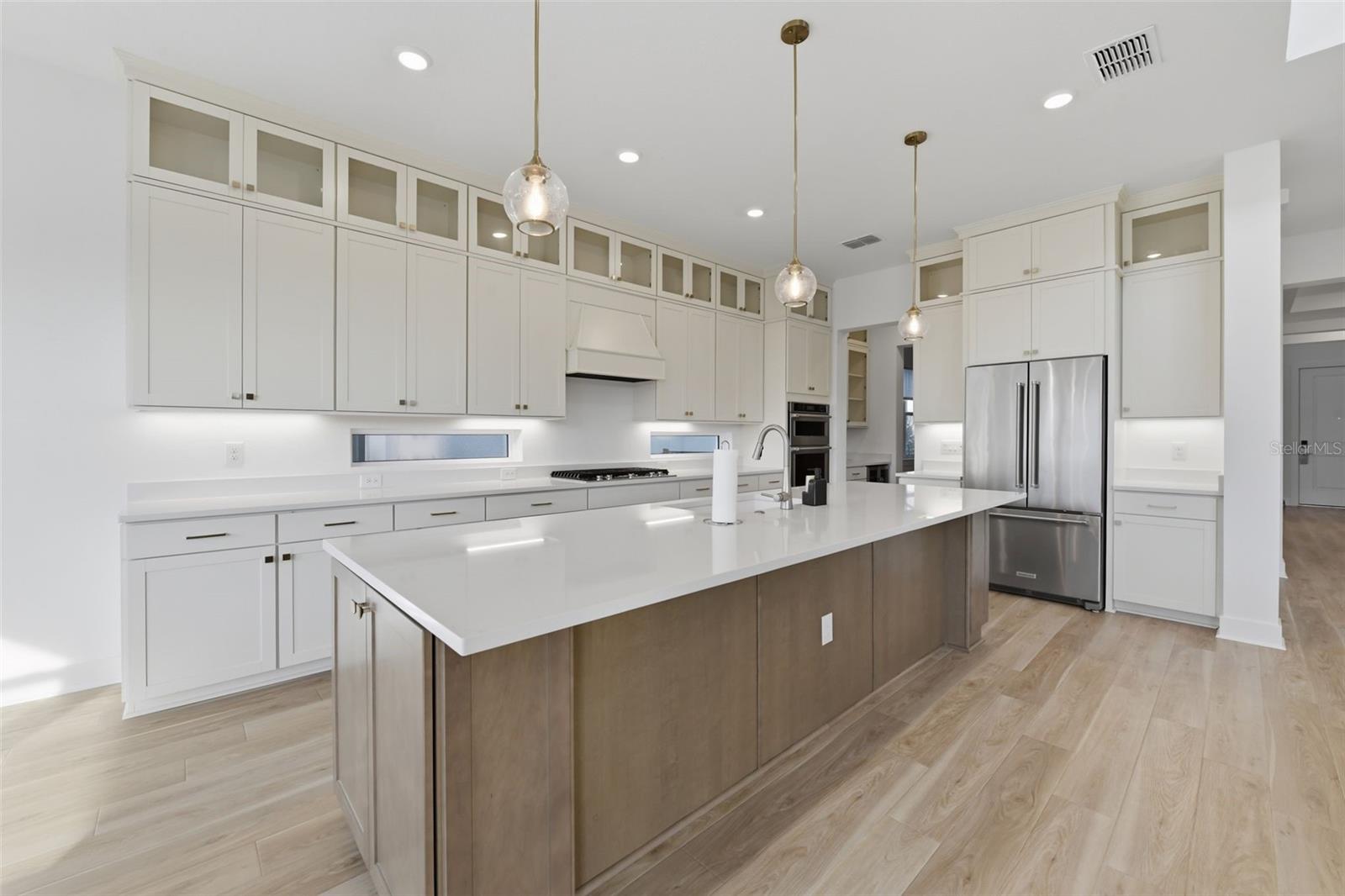 Listing photo id 21 for 6112 Jensen View Avenue