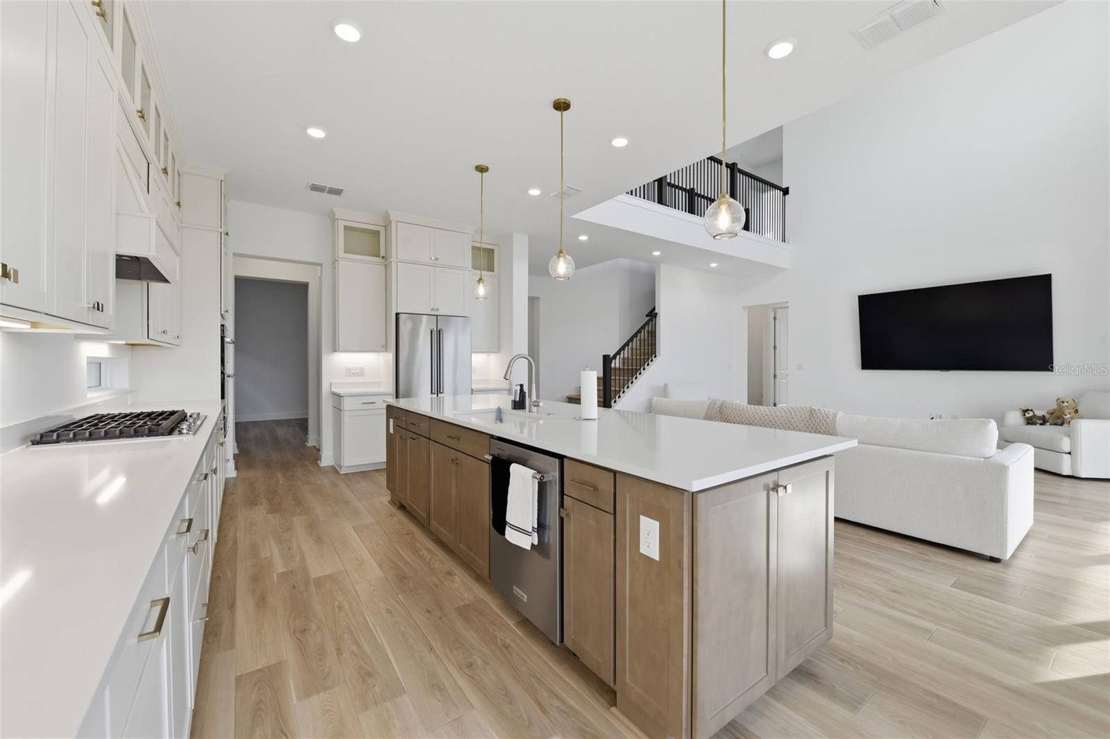 Listing photo id 22 for 6112 Jensen View Avenue