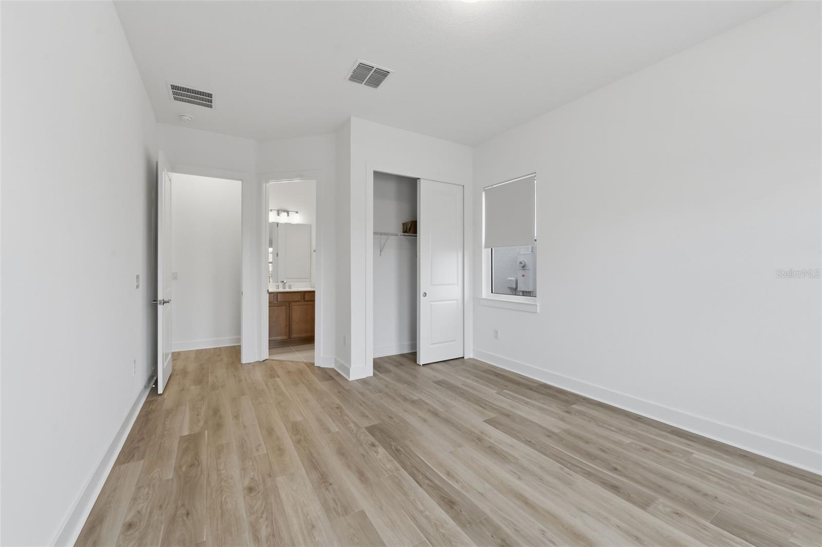 Listing photo id 23 for 6112 Jensen View Avenue