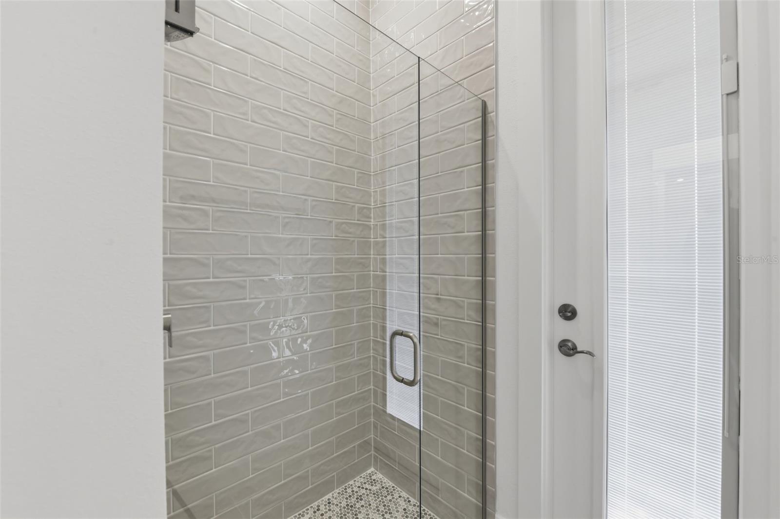 Listing photo id 32 for 6112 Jensen View Avenue