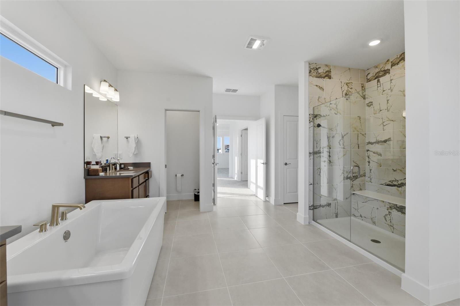 Listing photo id 34 for 6112 Jensen View Avenue