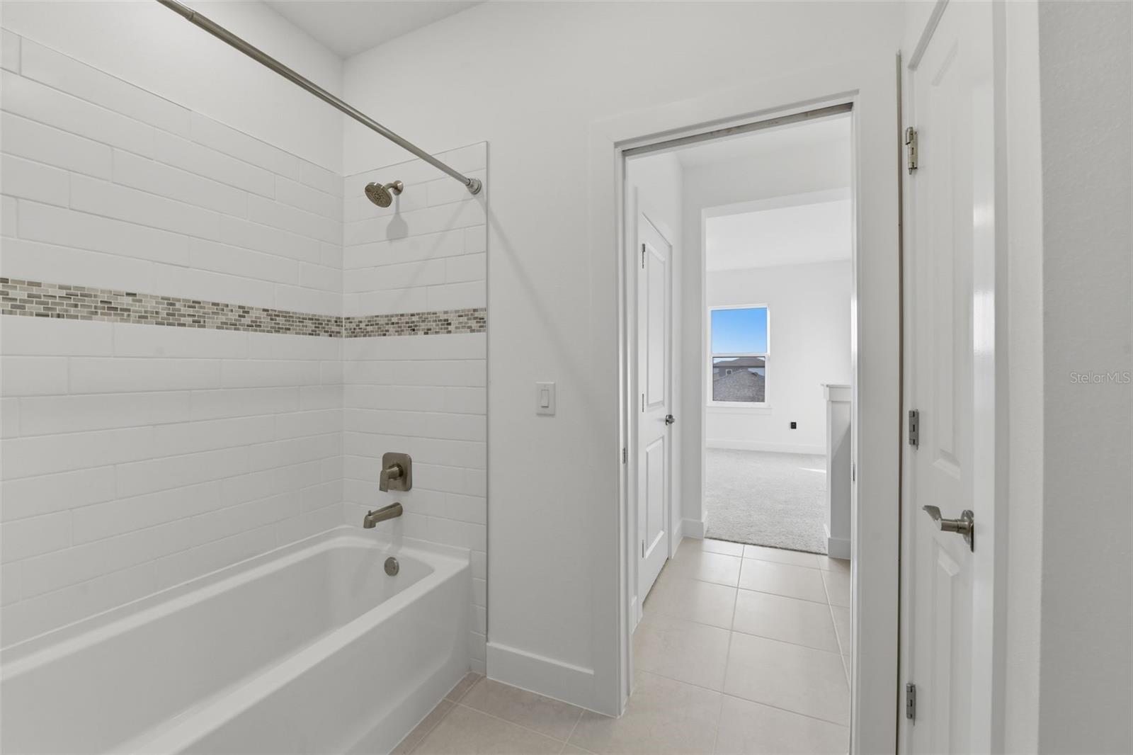 Listing photo id 38 for 6112 Jensen View Avenue