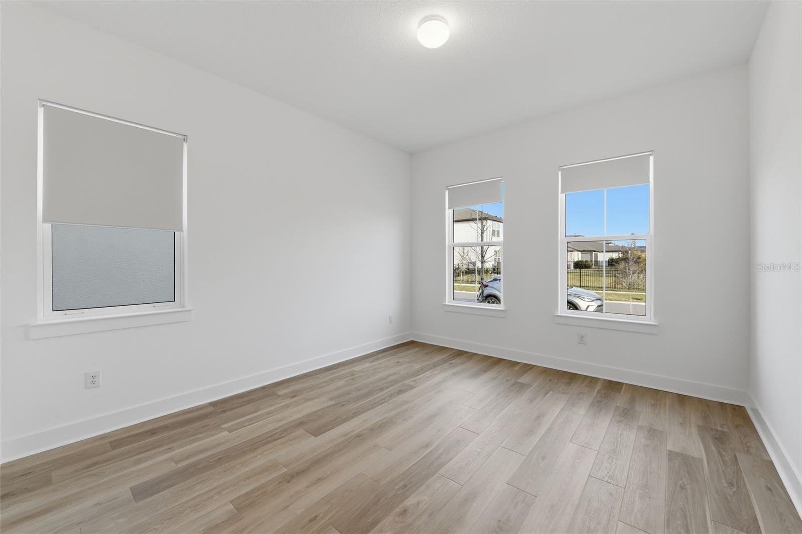 Listing photo id 5 for 6112 Jensen View Avenue