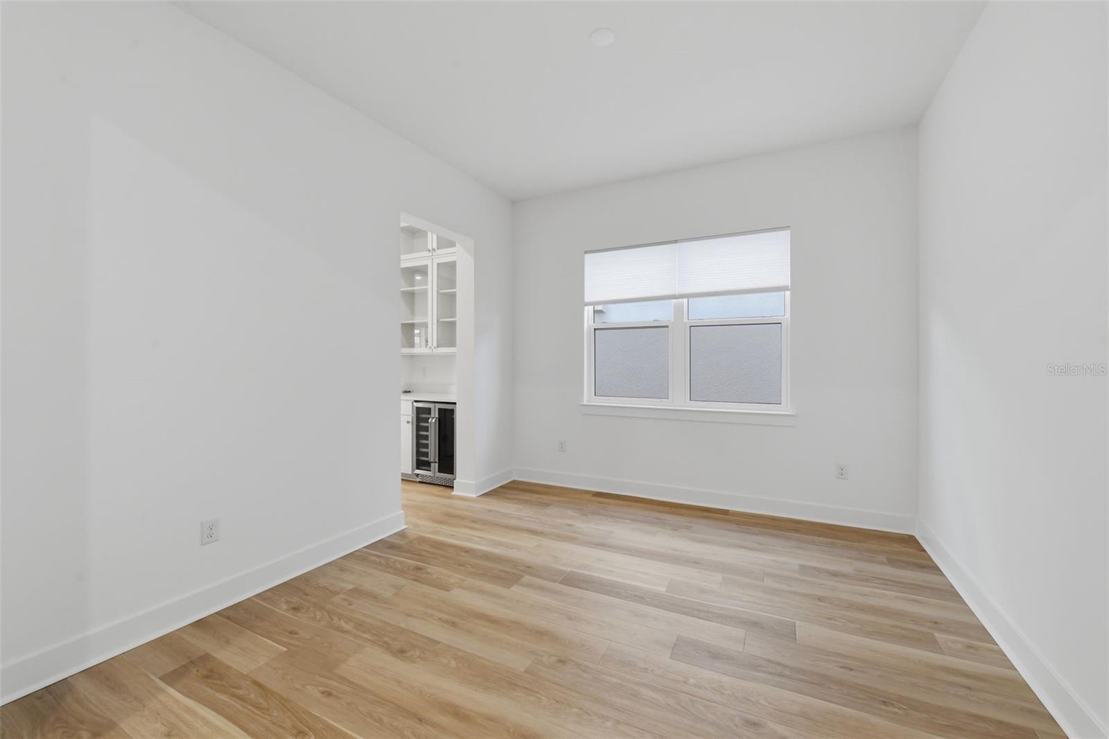 Listing photo id 6 for 6112 Jensen View Avenue