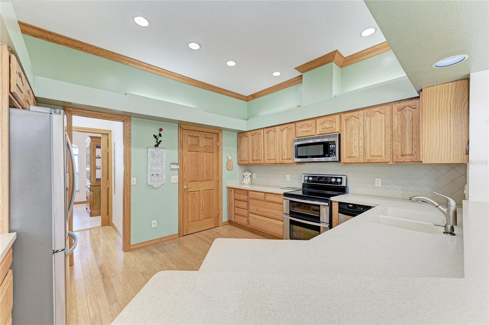 Image 15 of 73 For 7604 52nd Terrace E