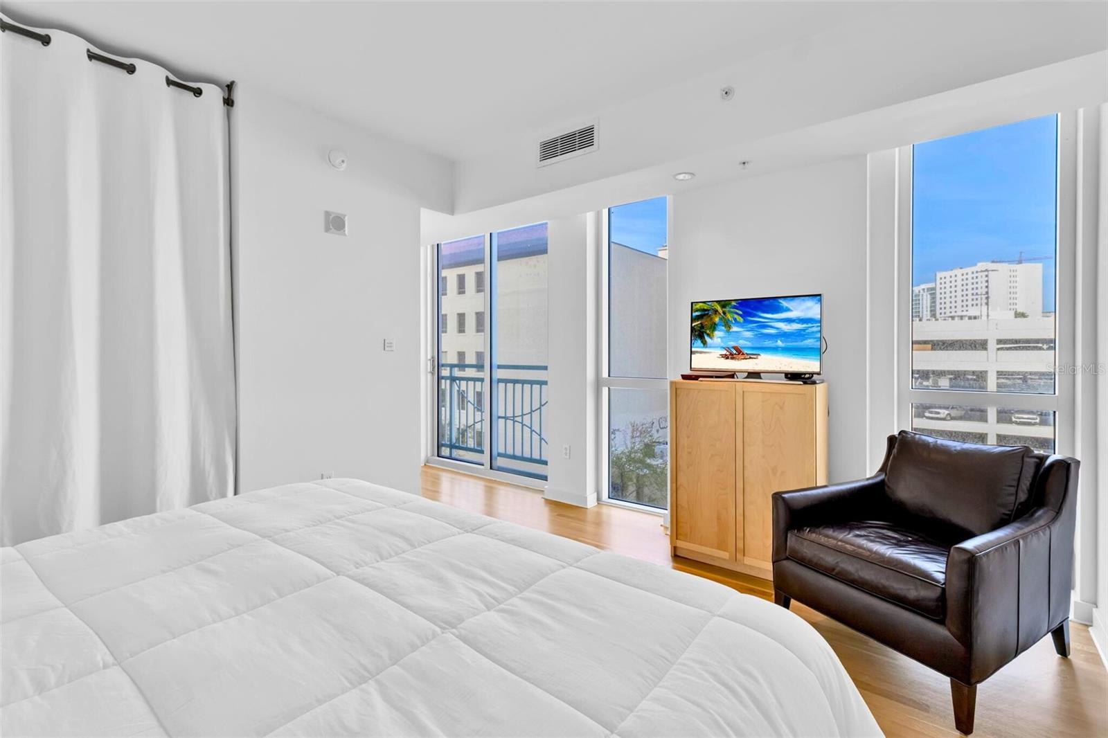 Image 10 of 30 For 1350 Main Street 502