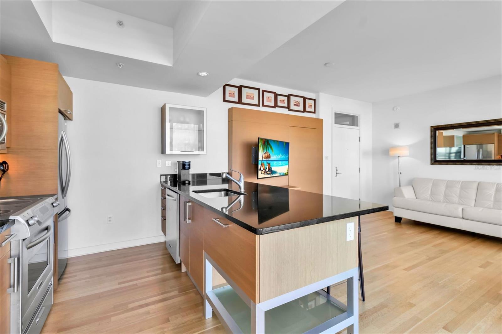 Image 3 of 30 For 1350 Main Street 502