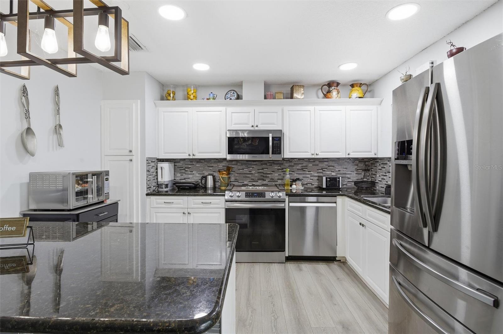 Image 23 of 52 For 431 Old Hiatus Rd Avenue