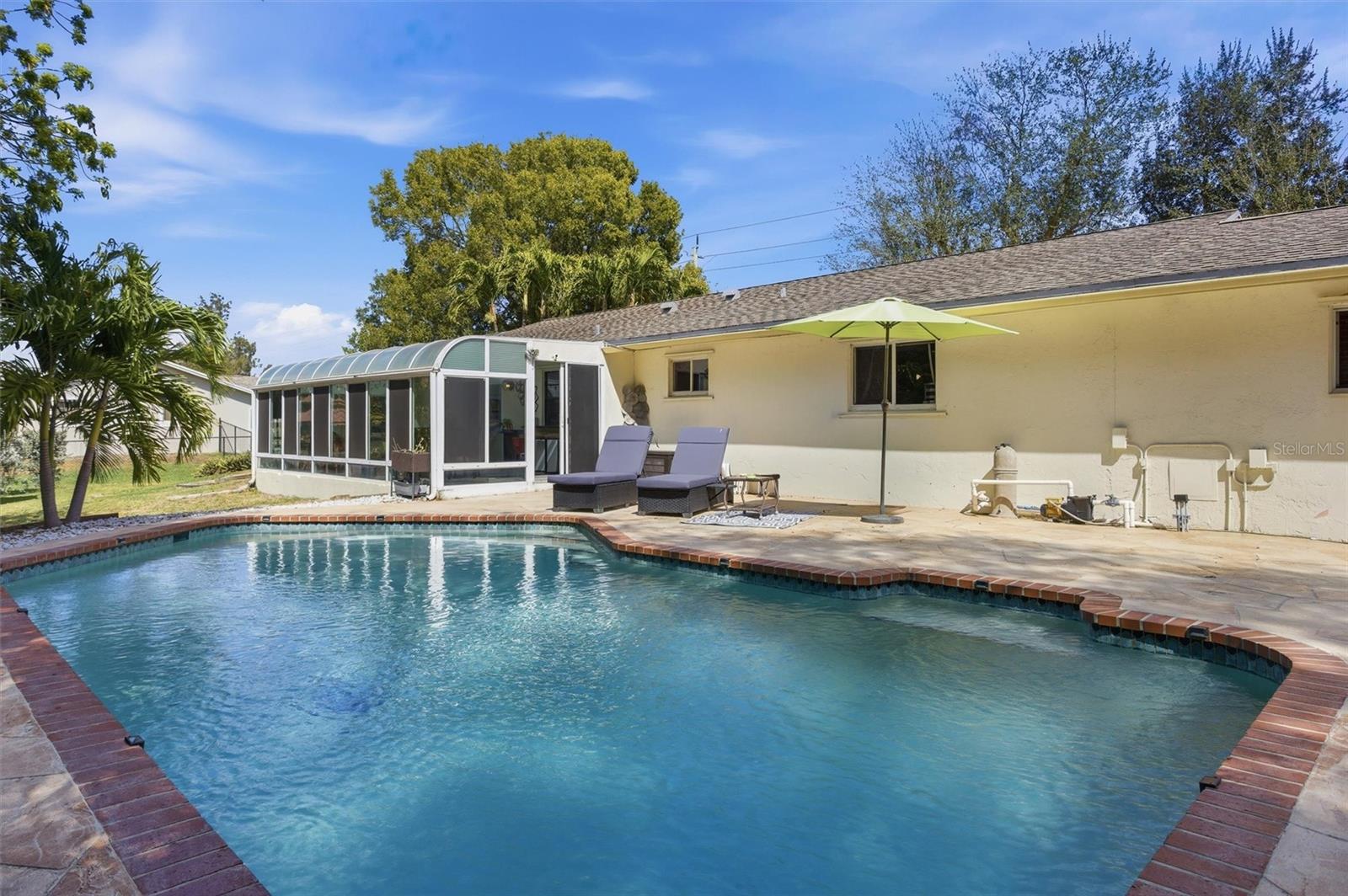 Image 7 of 52 For 431 Old Hiatus Rd Avenue