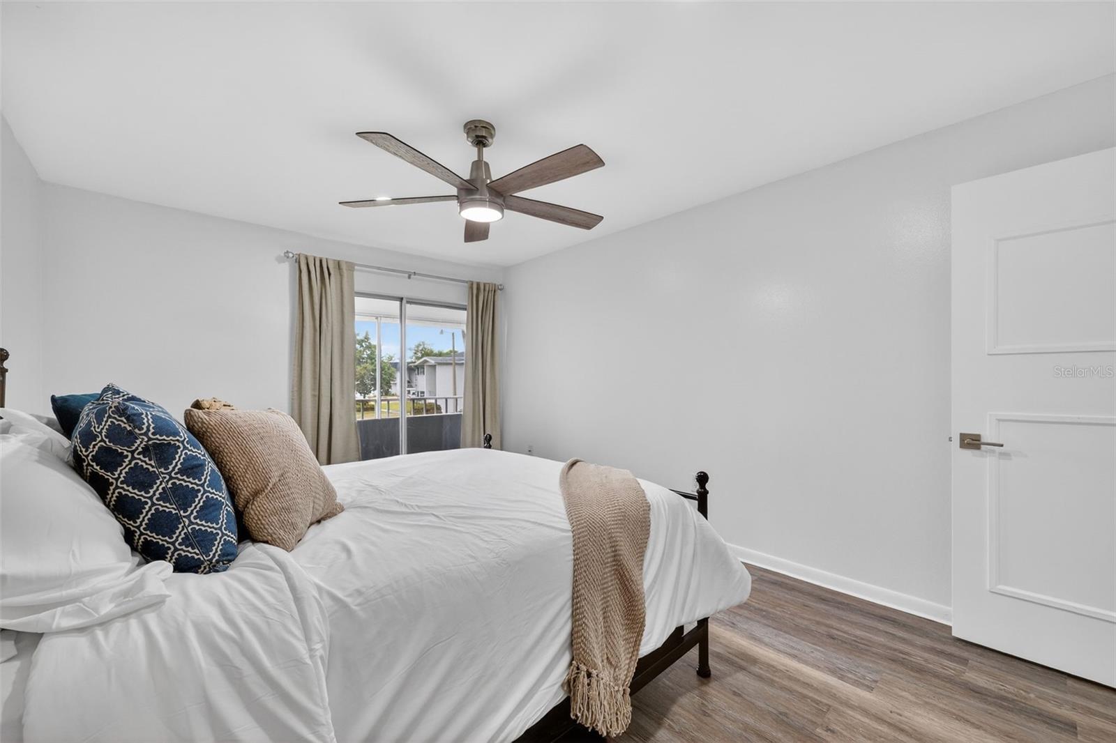 Image 11 of 21 For 102 46th Avenue Terrace W 402