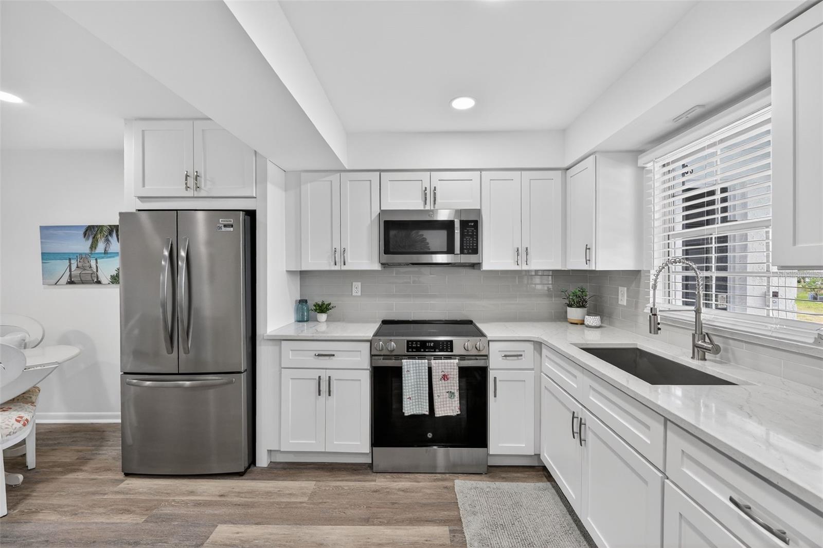 Image 3 of 21 For 102 46th Avenue Terrace W 402